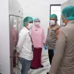 Jaga Kualitas Layanan, Kapolda dan Ketua Bhayangkari Daerah Sulteng Pantau Langsung Dapur SPPG